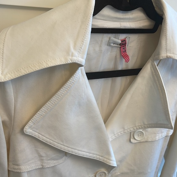 Beautiful Pinko White Trench coat! Size 6 Fitted comes with white belt. - Picture 2 of 5